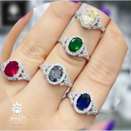 انگشتر نقره زنانه نگین رنگی جواهری (سبز.قرمز.کبود.هفت رنگ.یاسی)با عیار 925 و آبکاری طلاسفید — تصویر ۲