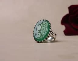 انگشتر نقره باسنگ عقیق سبز رکاب نیزه حکاکی یا حسین(ع) کد 2252 — تصویر ۵