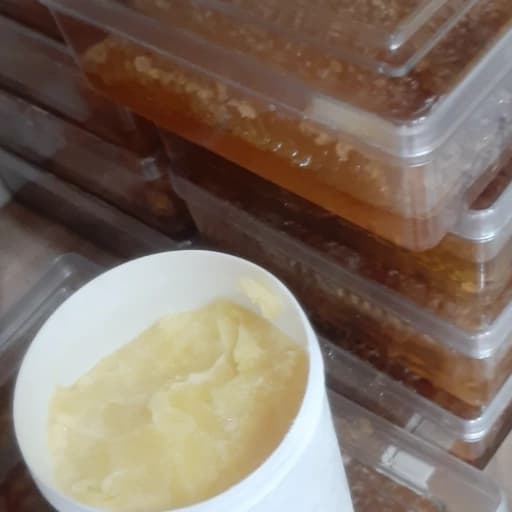 ژل رویال 100 گرم و عسل طبیعی یک کیلو مخلوط شده تقویت سیستم ایمنی بدن