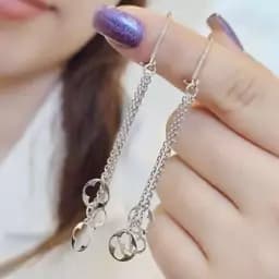 گوشواره نقره زنانه گل تمام نقره عیار 925 با روکش قوی طلا سفید عین طلا — تصویر ۳