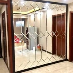 آینه دکوراتیو طرح نیزه ای سفید(پسکرایه) — تصویر ۳