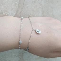 دستبند نقره زنانه طرح قلبی دولاین عیار 925 با آبکاری طلا سفید — تصویر ۳