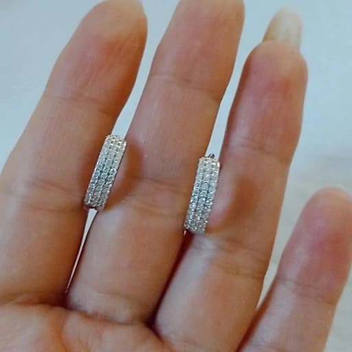 گوشواره نقره زنانه حلقه ای سه ردیف نگین عیار 925با آبکاری طلا سفید بدون ریزش نگین ضد حساسیت