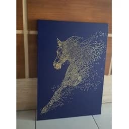 تابلو نقاشی مدرن اسب سر کش برجسته ورق طلا ابعاد 70در 100 تماما کار دست نمونه اجرا شده در گالری رویآرت — تصویر ۳