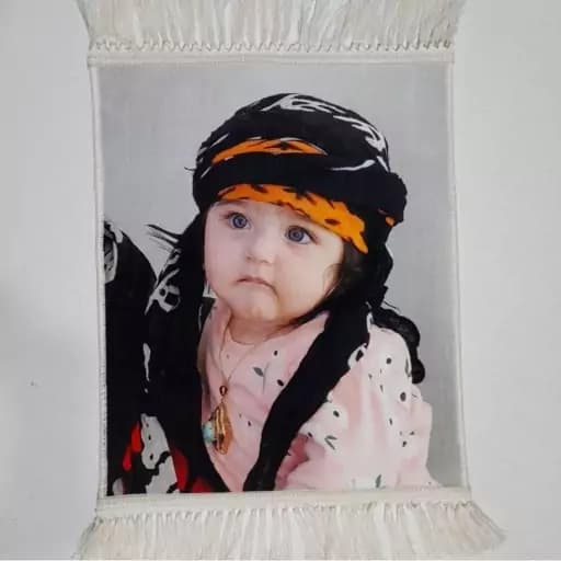 تابلو فرش چهره کودک