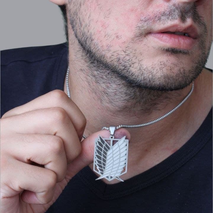 گردنبند بال های آزادی اتک آن تایتان کد sp617 — تصویر ۹