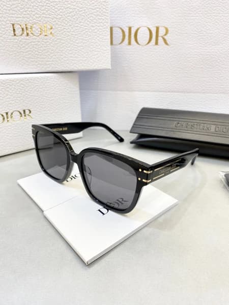 عینک آفتابی زنانه برند دیور ( DIOR ) مدل S7F | ساخت کشور چین (OEM BY CHINA)