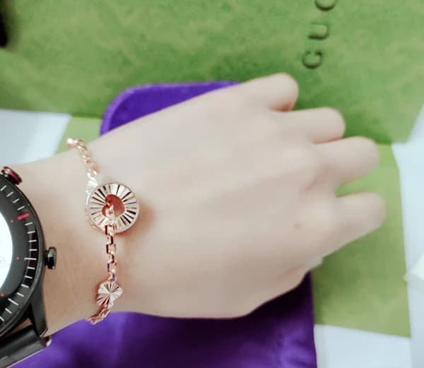 دستبند نقره زنانه برند گوچی ( GUCCI ) | ساخت کشور چین (OEM BY CHINA) — تصویر ۲