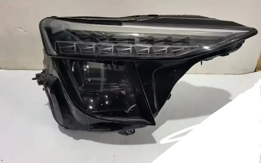 چراغ جلو آئودی Q5