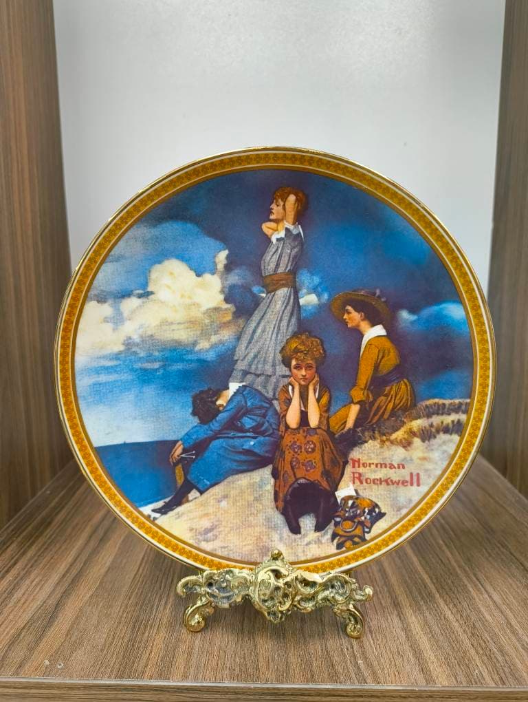 بشقاب کلکسیونی طرح دختران منتظر قطر ۲۰ سانت «Waiting on the Shore» | کلاسیک بی‌زمان نورمن راک‌ول