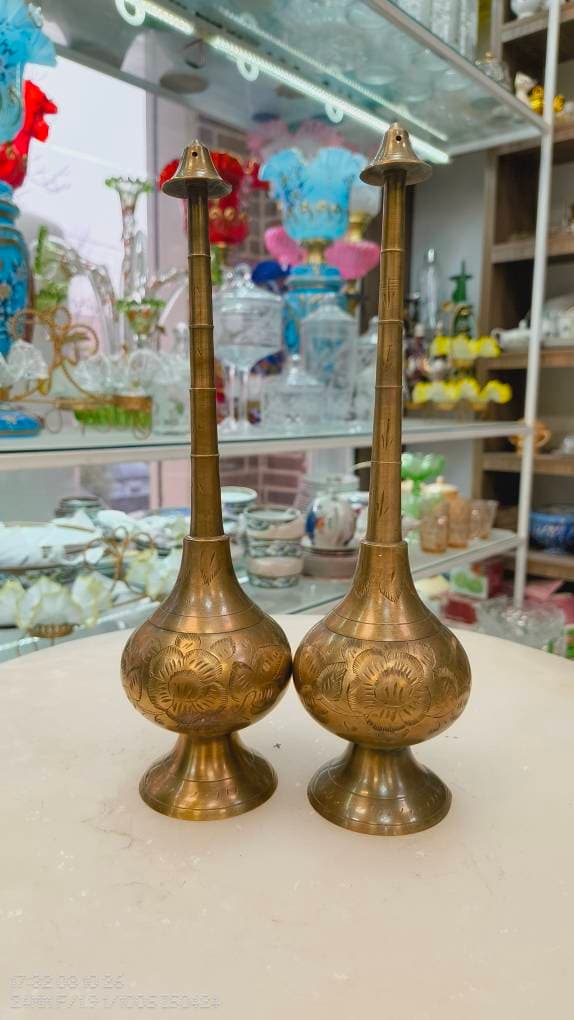 یک جفت گلابپاش برنجی قدیمی بدنه نقشدار سالم و قابل استفاده