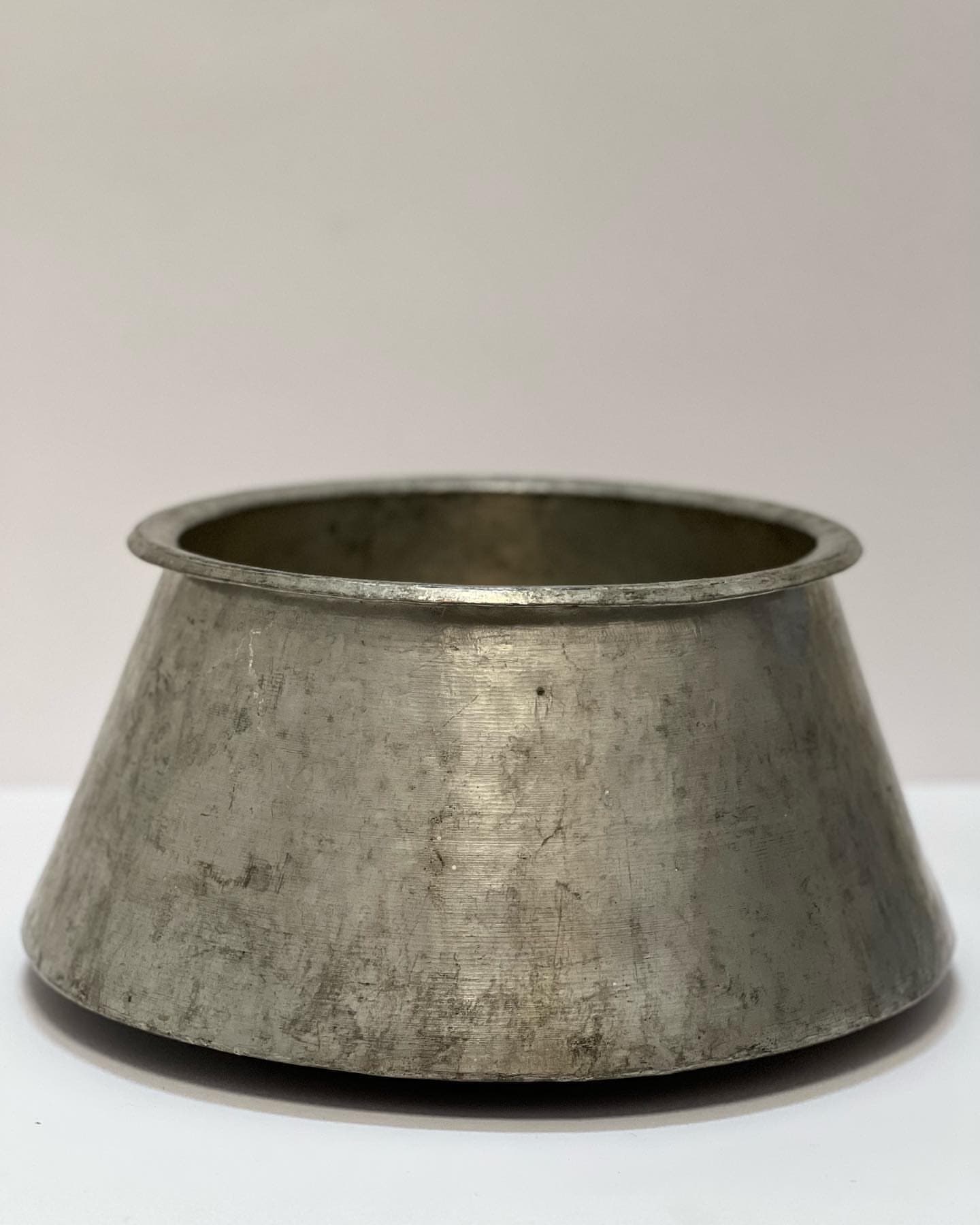 دیگچه مسی قدیمی — تصویر ۳