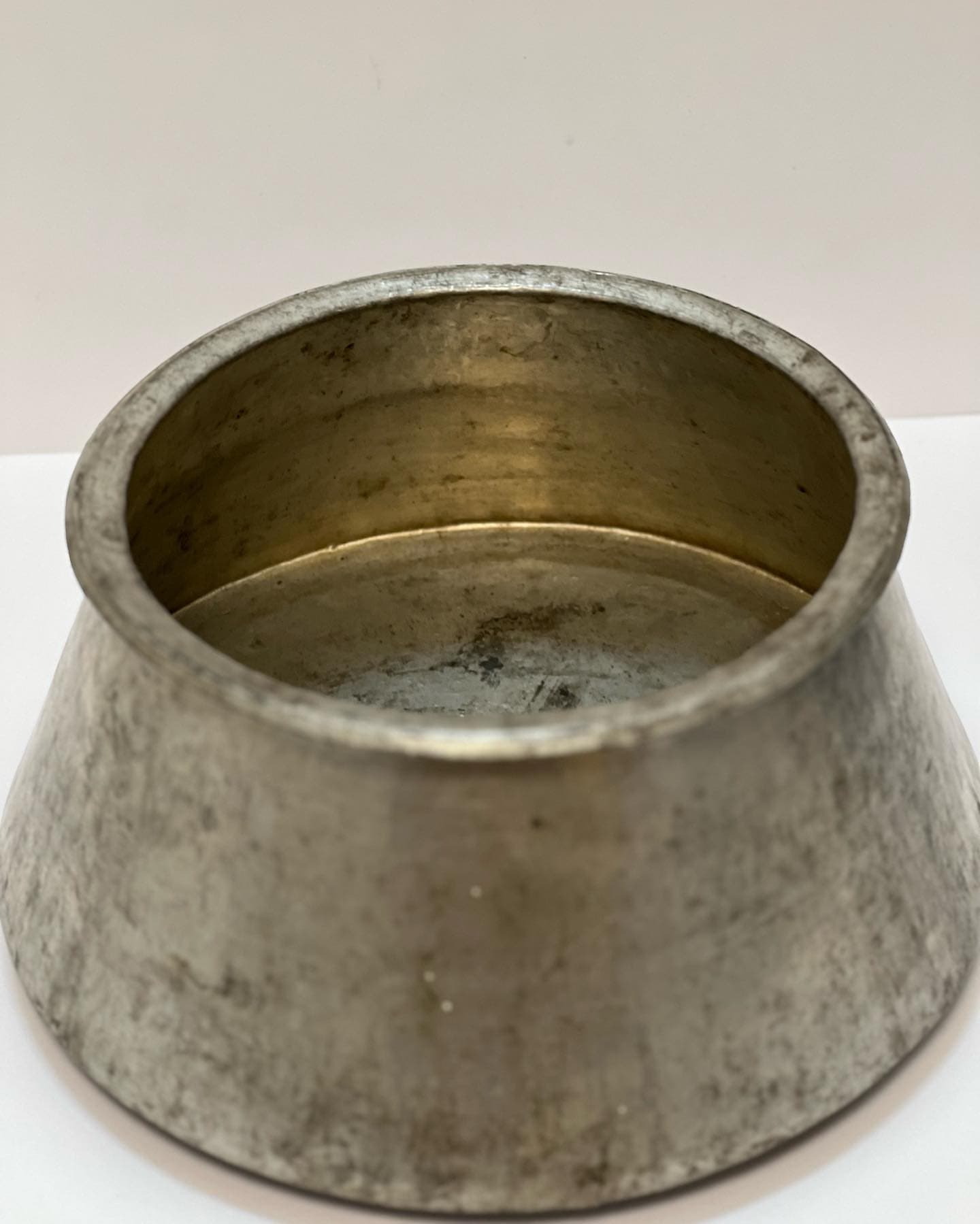 دیگچه مسی قدیمی — تصویر ۵