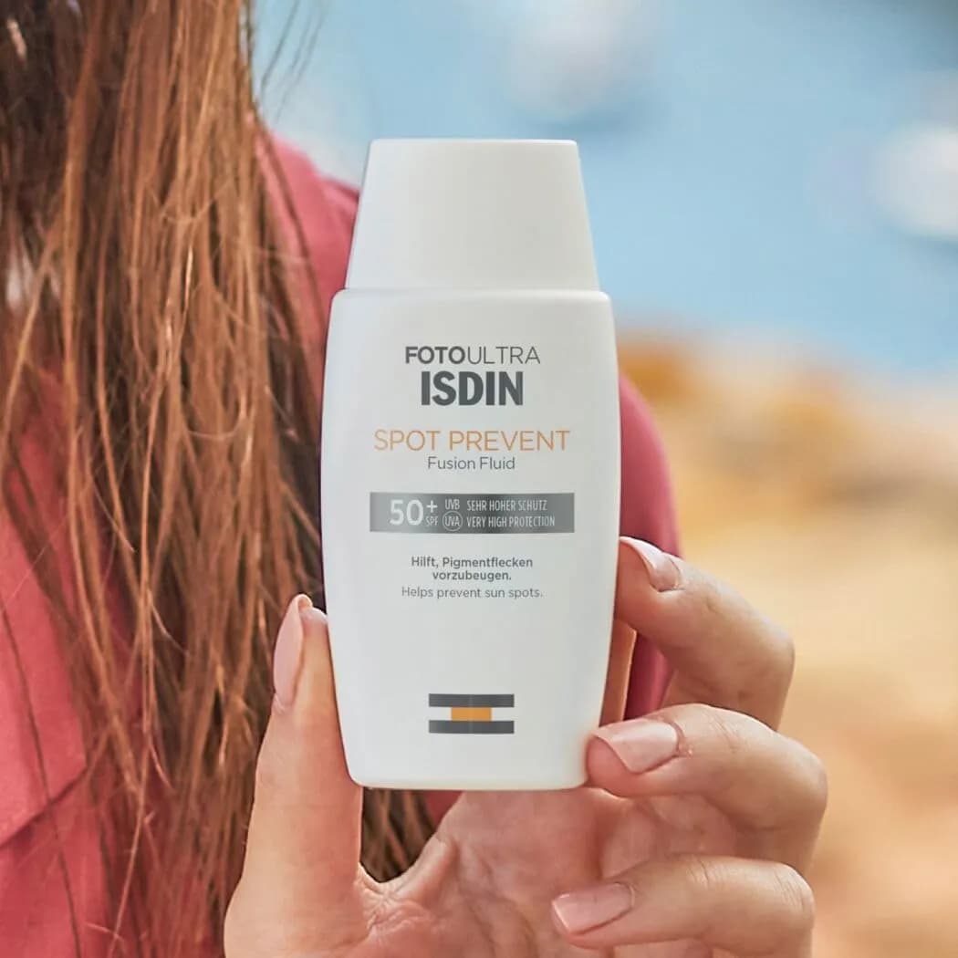 مایع ضد آفتاب روشن کننده فتو اولترا صد اسپات پریونت SPF 50 بی رنگ ایزدین ۵۰ میلی‌لیتر — تصویر ۶