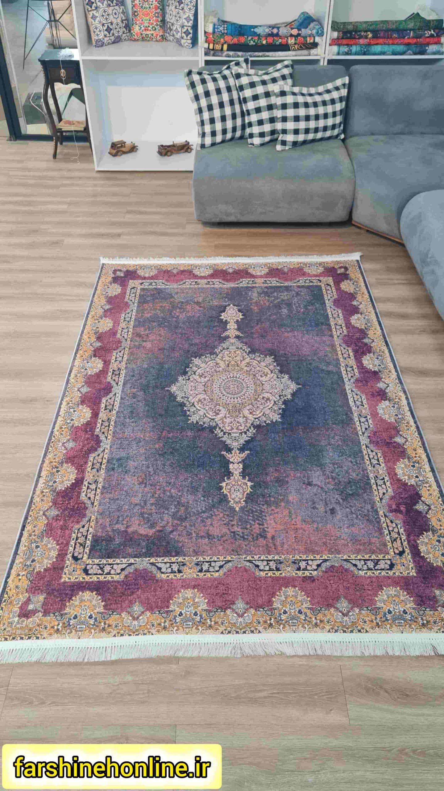 فرشینه سنتی مدل ترنج‌دار رنگ بنفش و طوسی