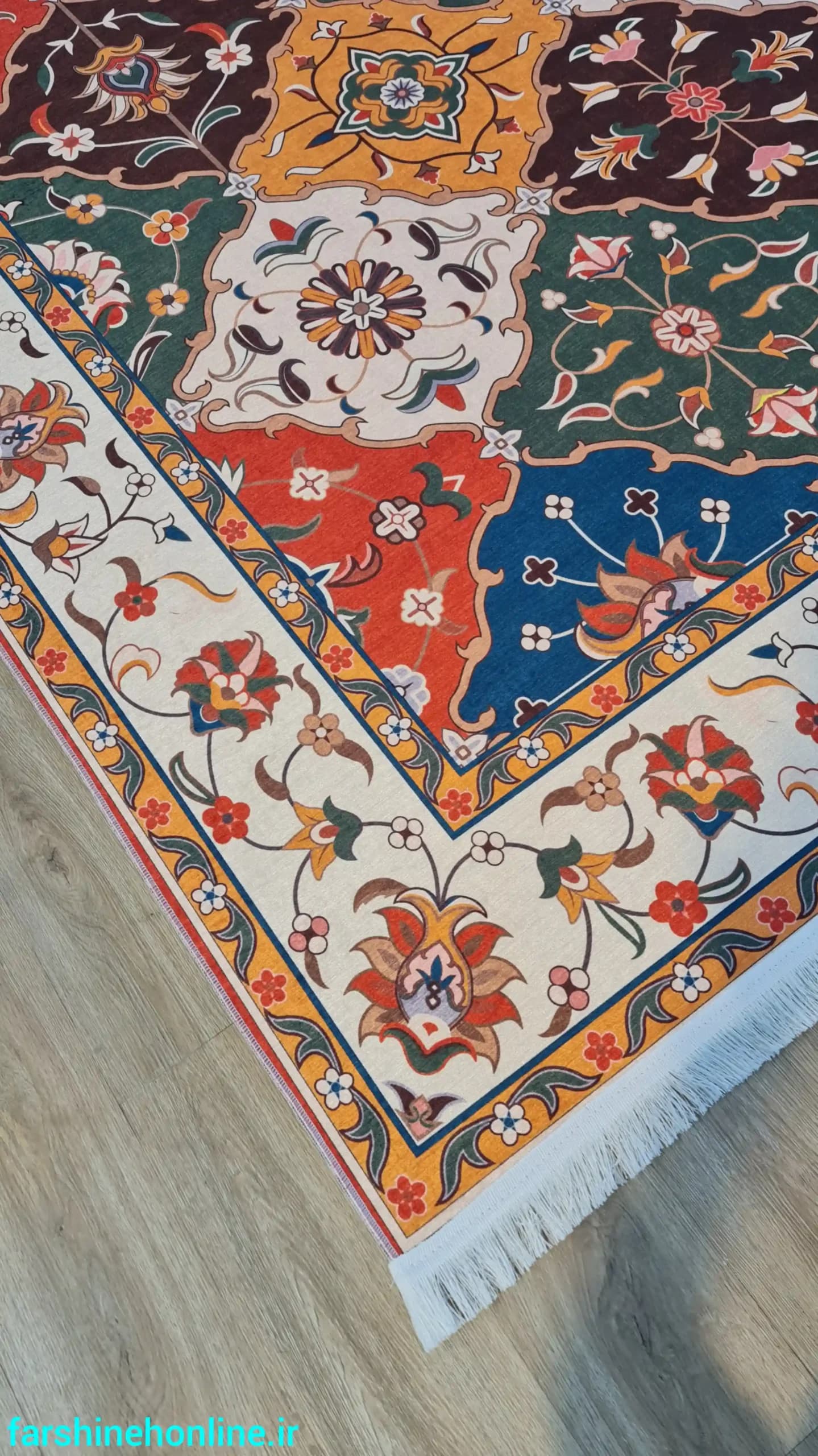 فرشینه سنتی طرح خشتی رنگارنگ — تصویر ۵