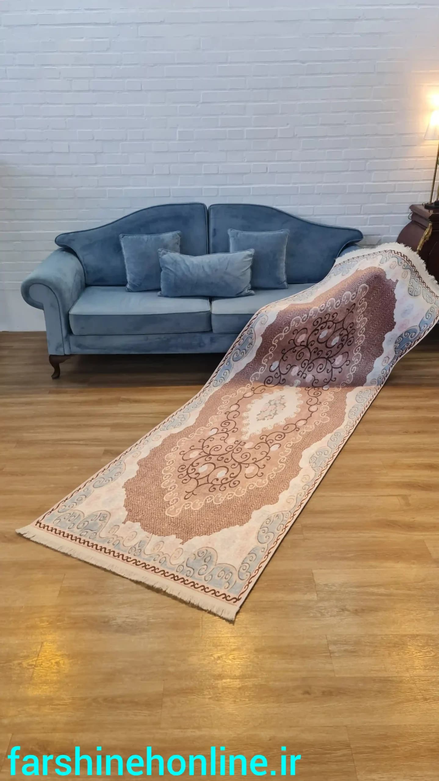 فرشینه مخمل ترک طرح پتینه ترنج گلبهی آبی | مناسب راهرو و اتاق خواب — تصویر ۹