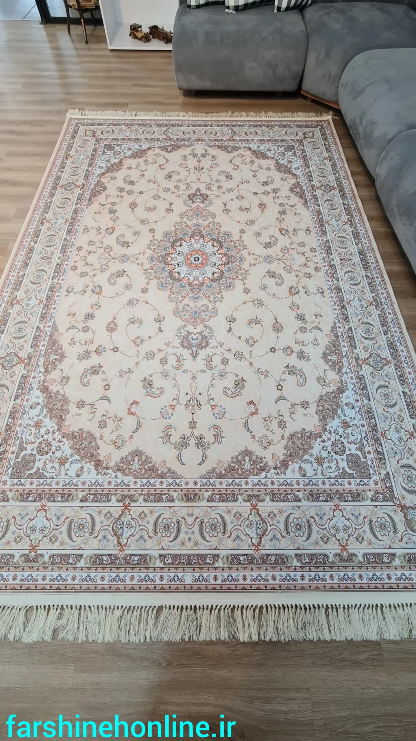 فرشینه چاپی کلاسیک روشن رنگ بژ-کرم | طرح سنتی ایرانی — تصویر ۱۰