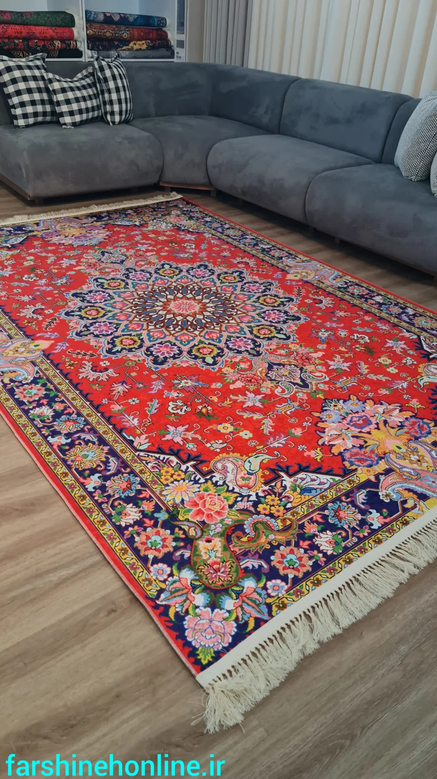 فرشینه سنتی طرح ترنج و گلریز قرمز لاکی | سبک، قابل شستشو و ضد لغزش — تصویر ۴