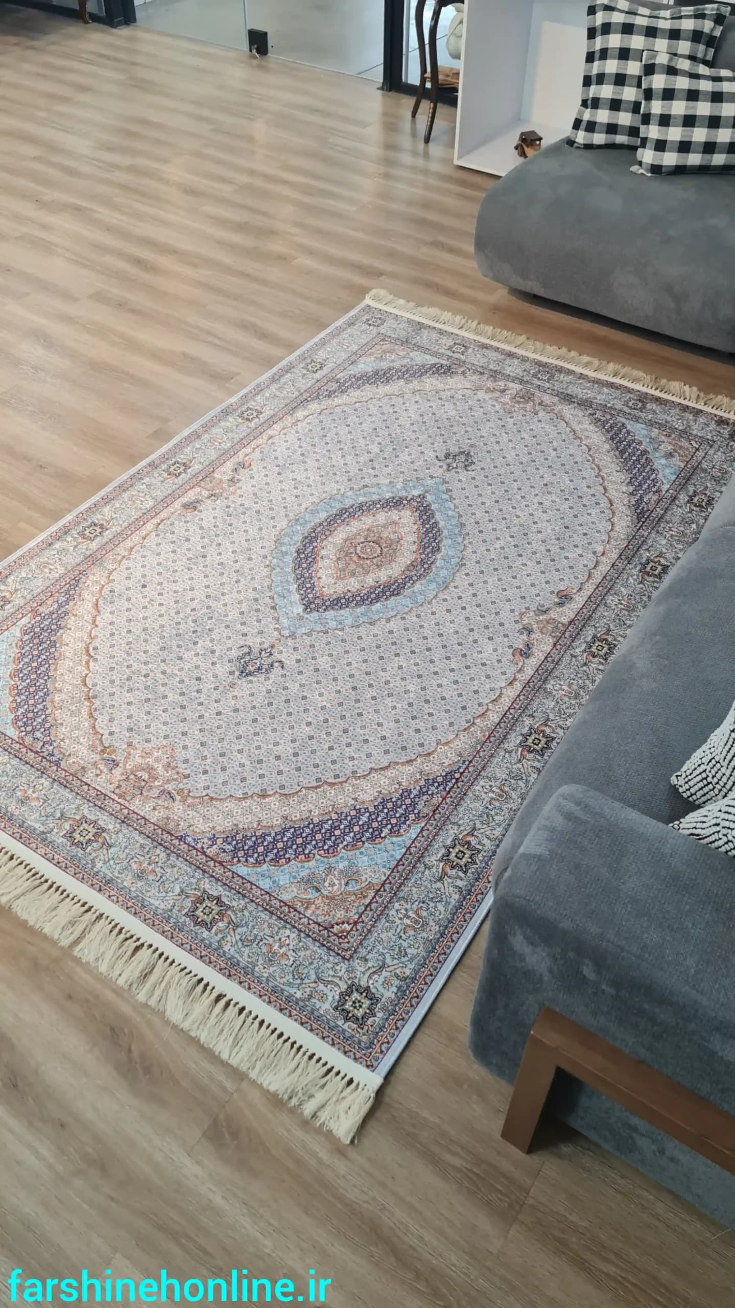 فرشینه سنتی طرح لچک و ترنج آبی طوسی | سبک، قابل شستشو و ضد لغزش — تصویر ۳