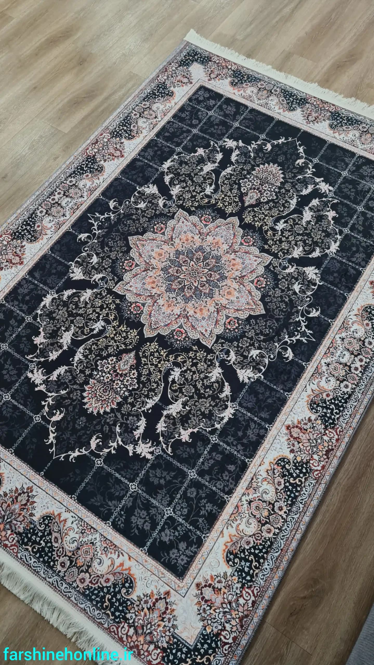 فرشینه طرح کلاسیک رنگ مشکی و گلبهی — تصویر ۴