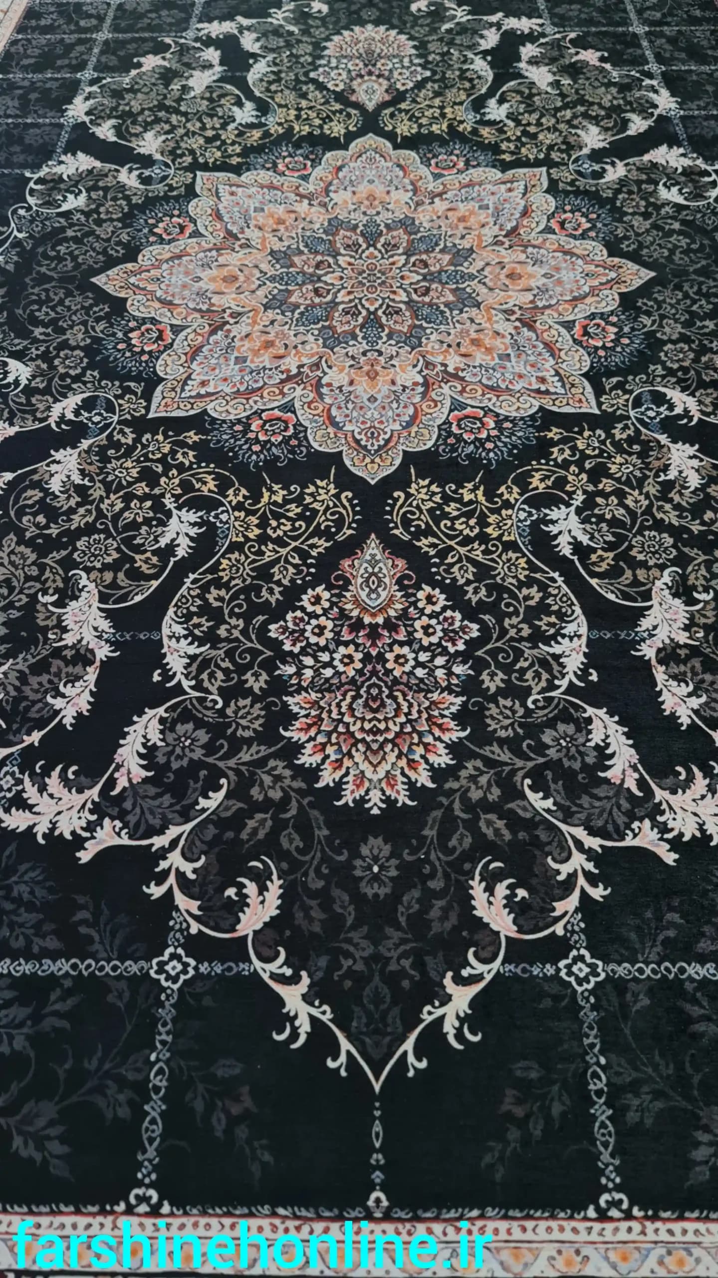 فرشینه طرح کلاسیک رنگ مشکی و گلبهی — تصویر ۱۱