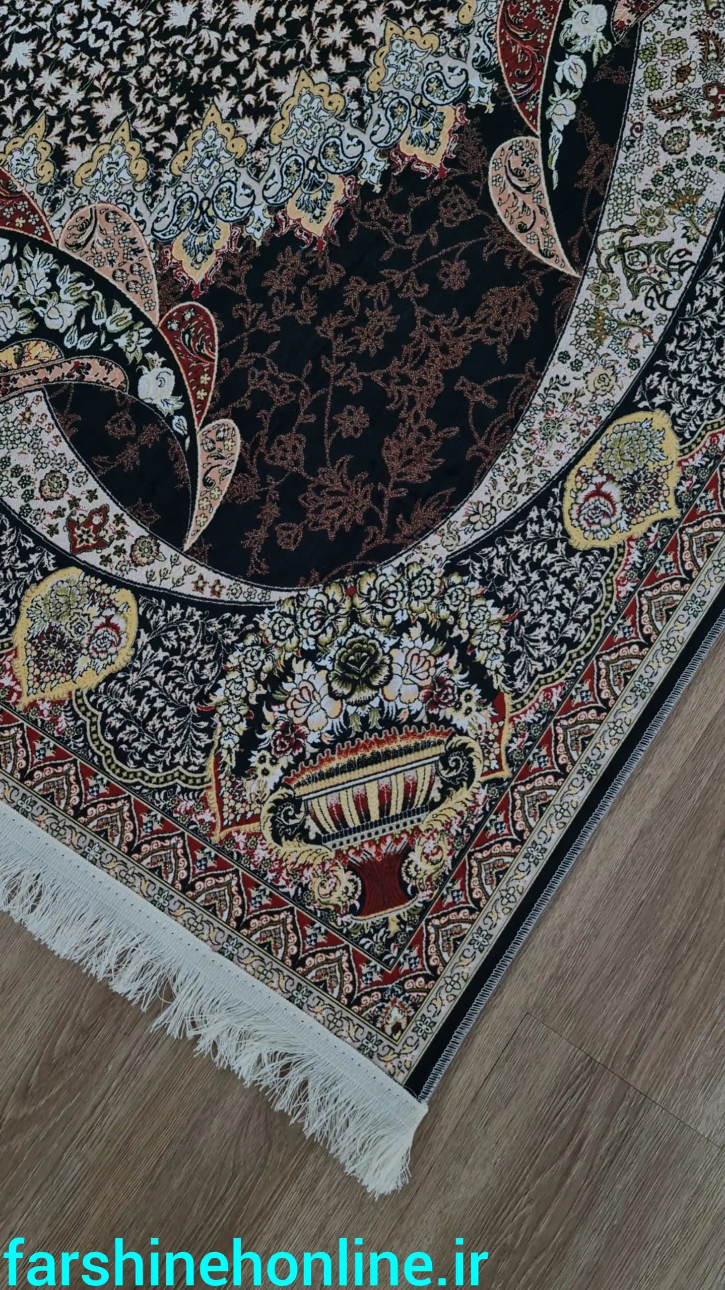 فرشینه سنتی طرح لچک و ترنج گلدار | زمینه مشکی و قهوه‌ای | قابل شستشو — تصویر ۵