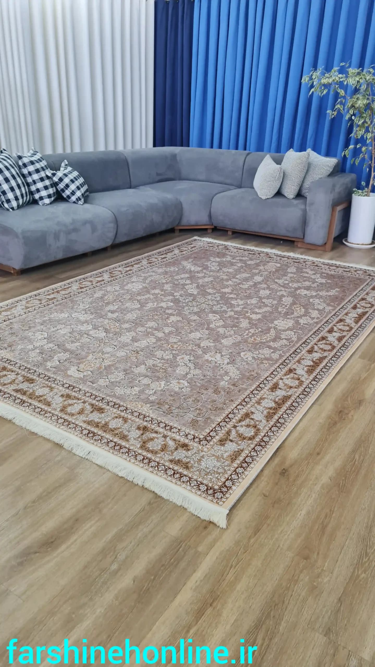 فرشینه طرح افشان کلاسیک زمینه کرم قهوه ای — تصویر ۴