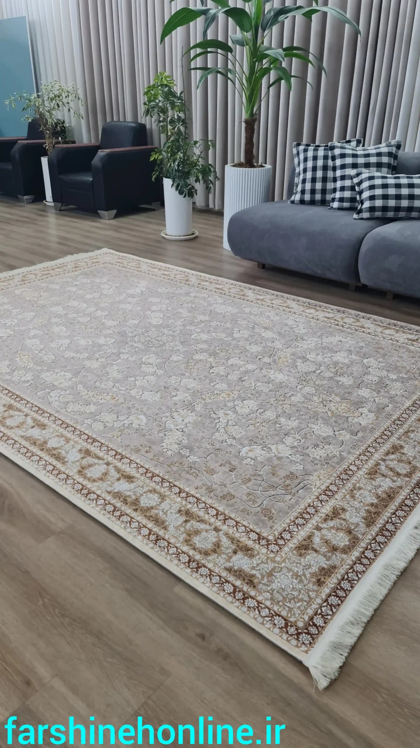 فرشینه طرح افشان کلاسیک زمینه کرم قهوه ای — تصویر ۹
