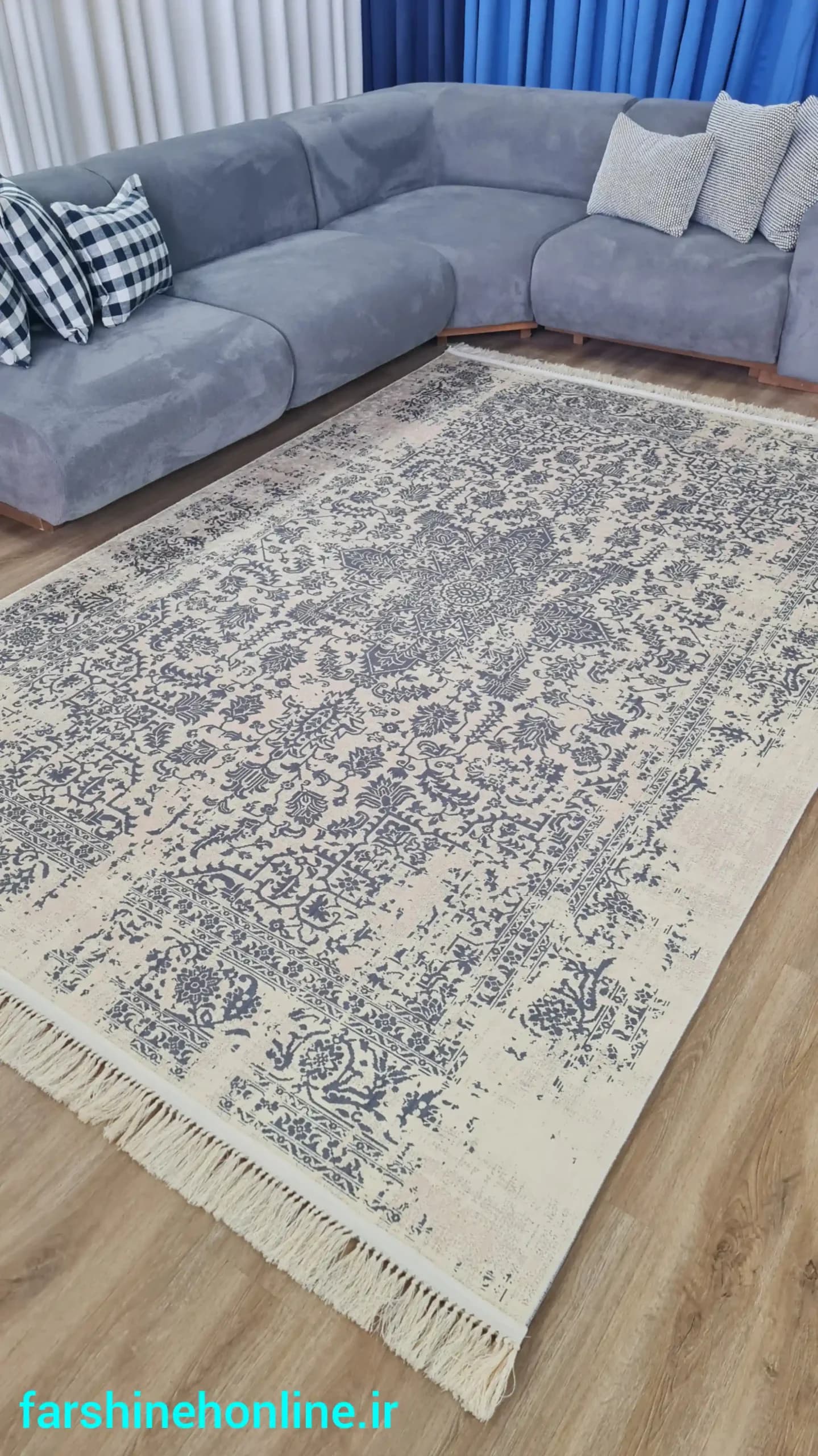 فرشینه کهنه نما طرح سنتی با رنگ طوسی و کرم | فرشینه شیک پذیرایی و اتاق خواب — تصویر ۵