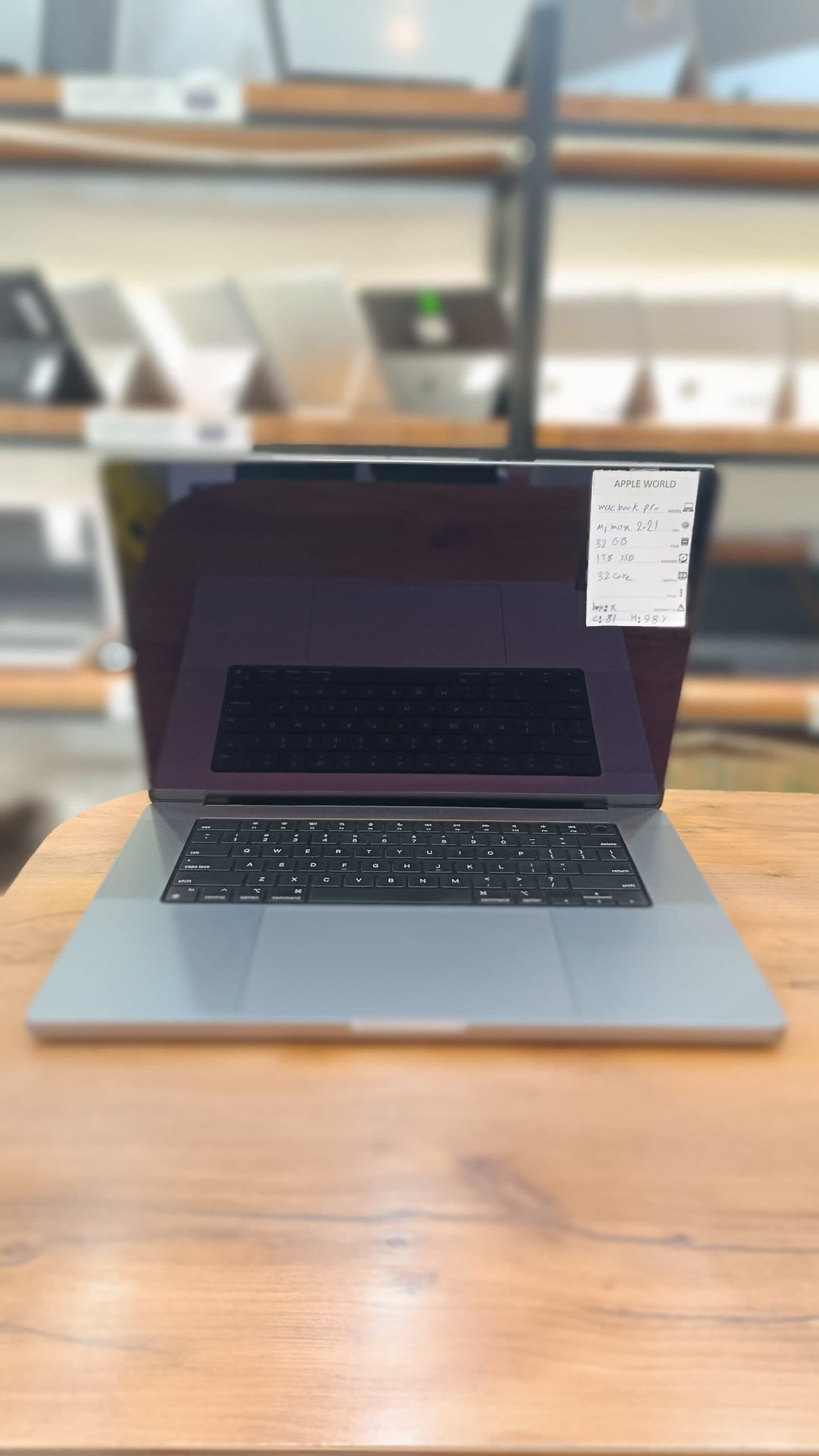 مک بوک پرو M1 max مدل 2021 32/1TB سایز 16 اینچ خاکستری کارکرده