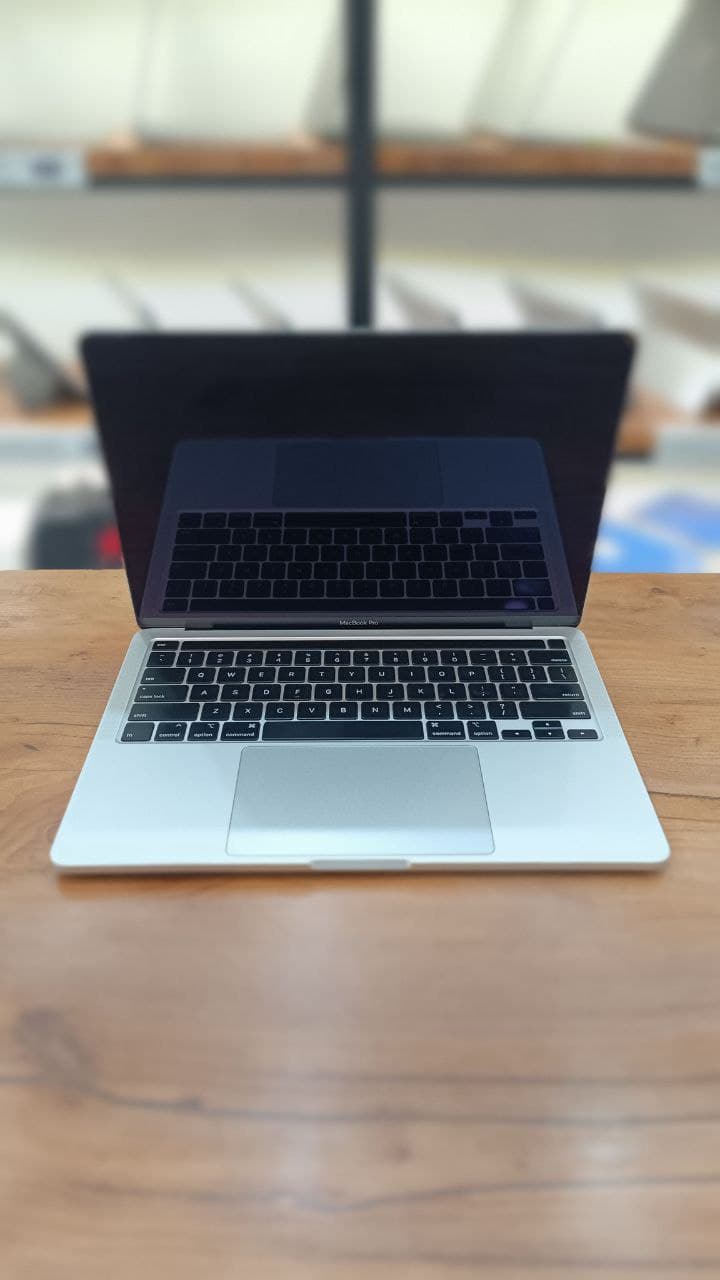 مک بوک پرو i5 16/512 مدل 2020 سایز 13 اینچ نقره ای