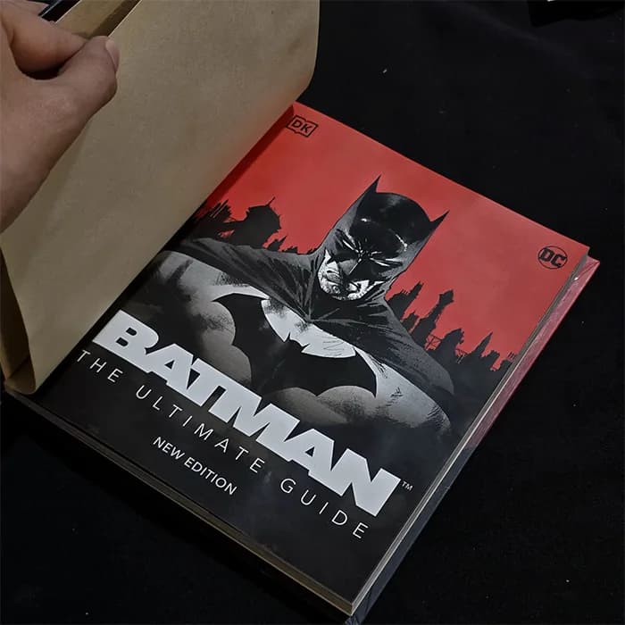 کتاب بتمن Batman: The Ultimate Guide — تصویر ۴