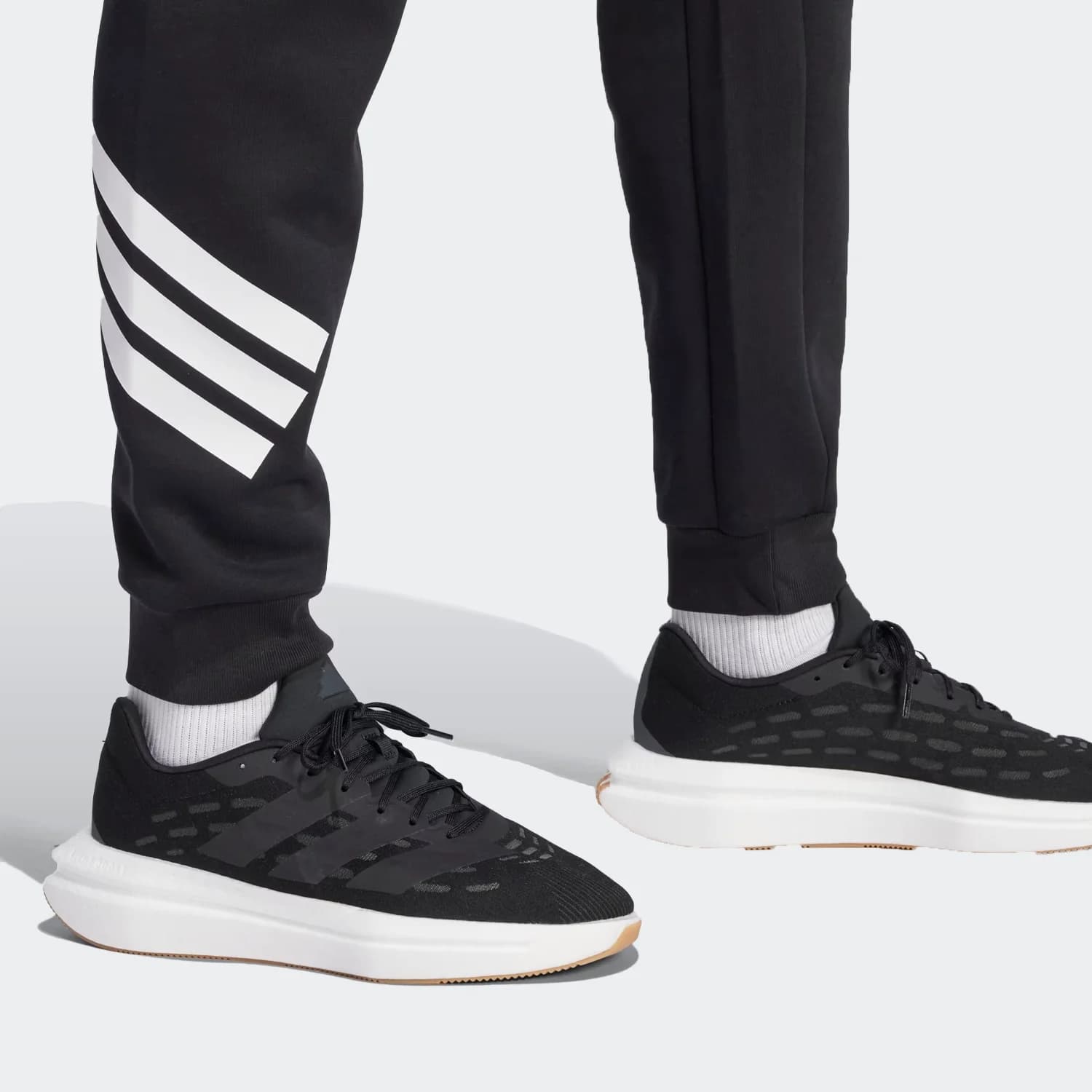 شلوار مردانه آدیداس مدل Future Icons 3-Stripes Pants — تصویر ۴