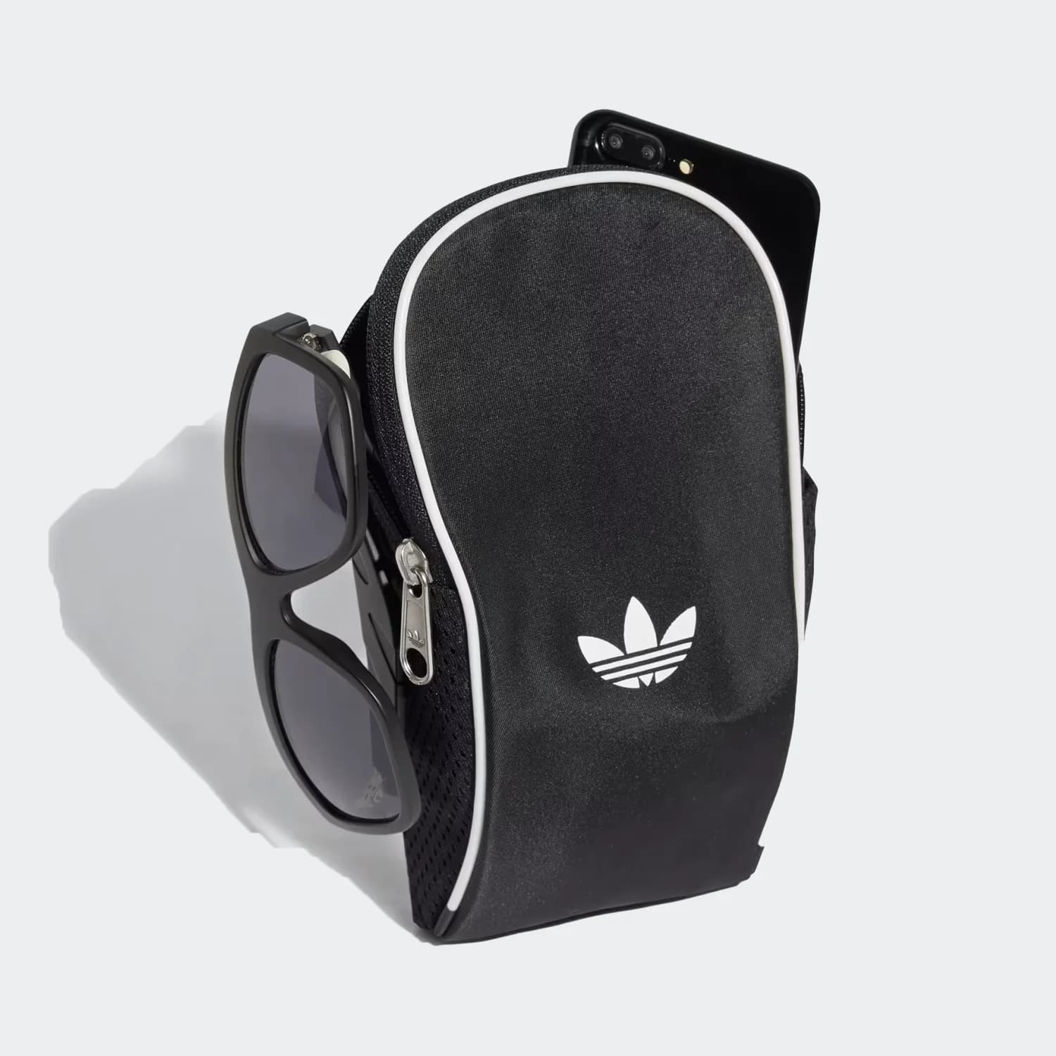 کیف رودوشی آدیداس مدل Adicolor Small Sling Bag — تصویر ۲