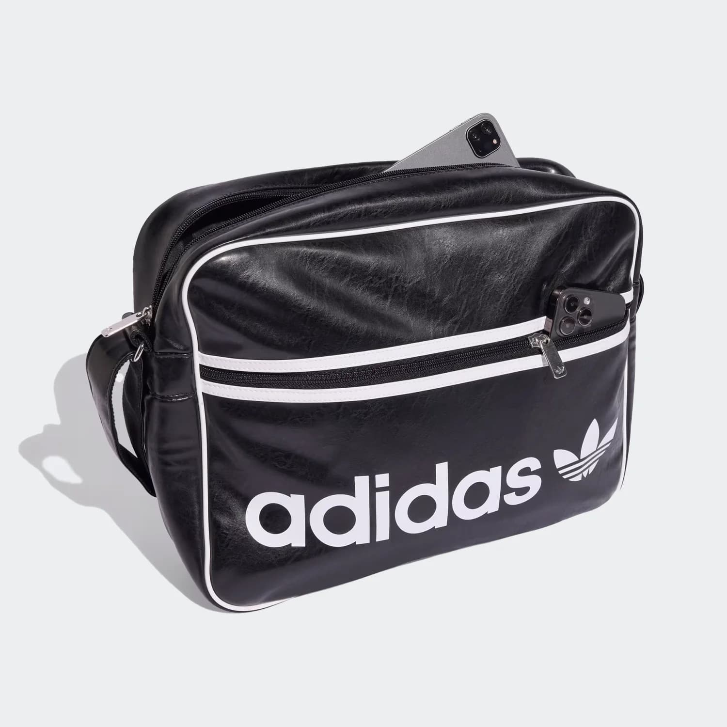 کیف دستی 17.7 لیتری آدیداس مدل OG Airliner Shoulder Bag — تصویر ۳