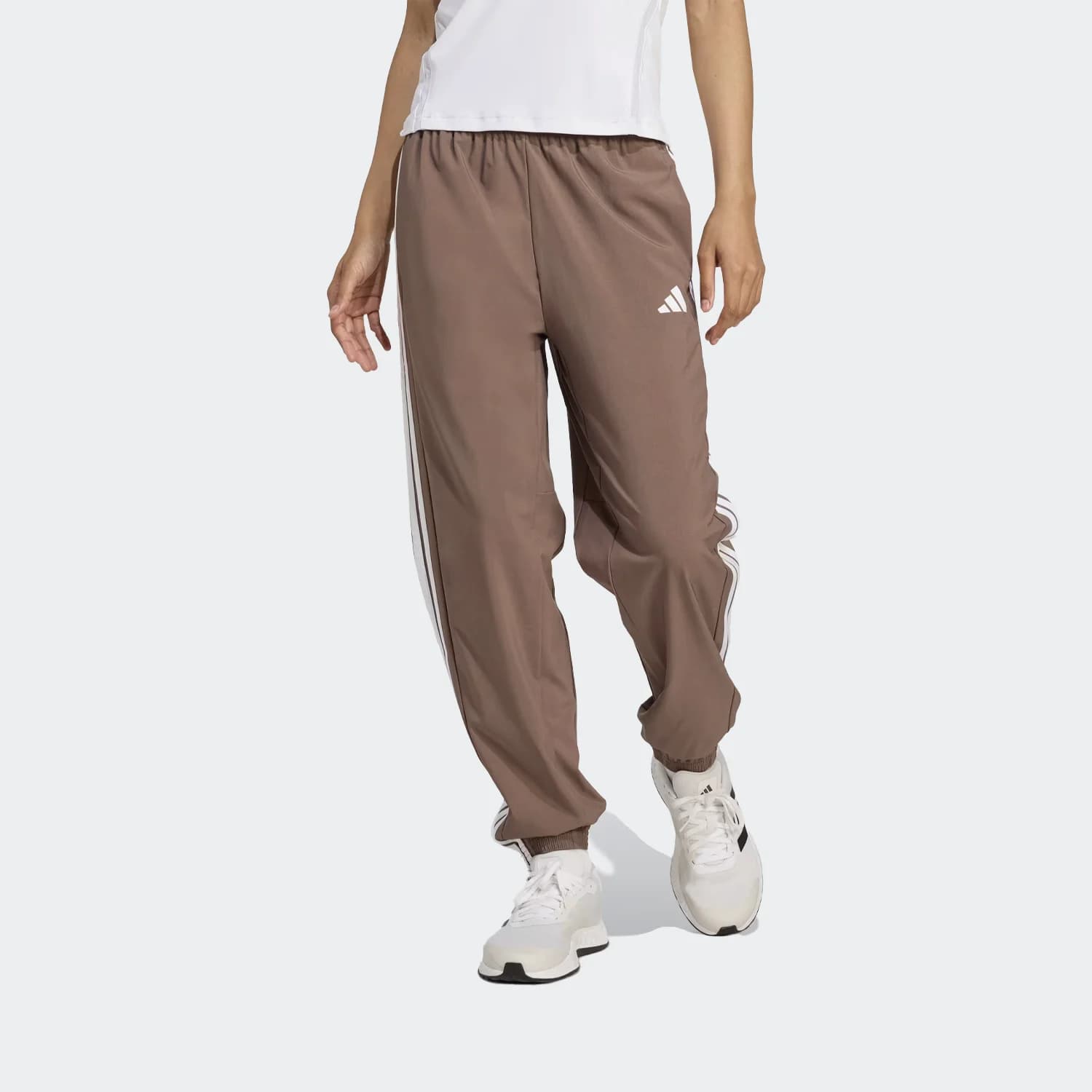 شلوار زنانه آدیداس مدل Train Essentials 3-Stripes Woven Joggers — تصویر ۳