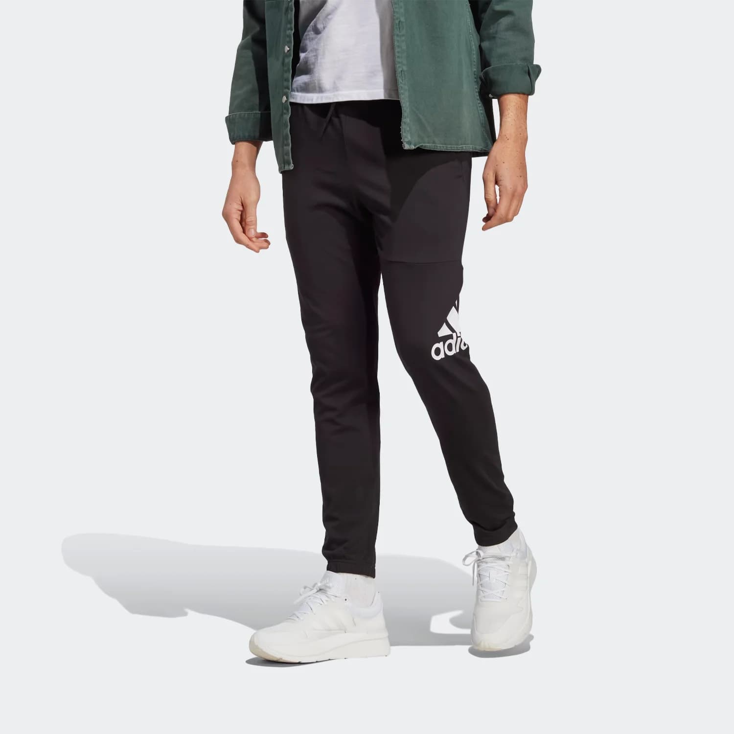 شلوار مردانه آدیداس مدل Essentials Single Jersey Tapered Badge of Sport Pants — تصویر ۳