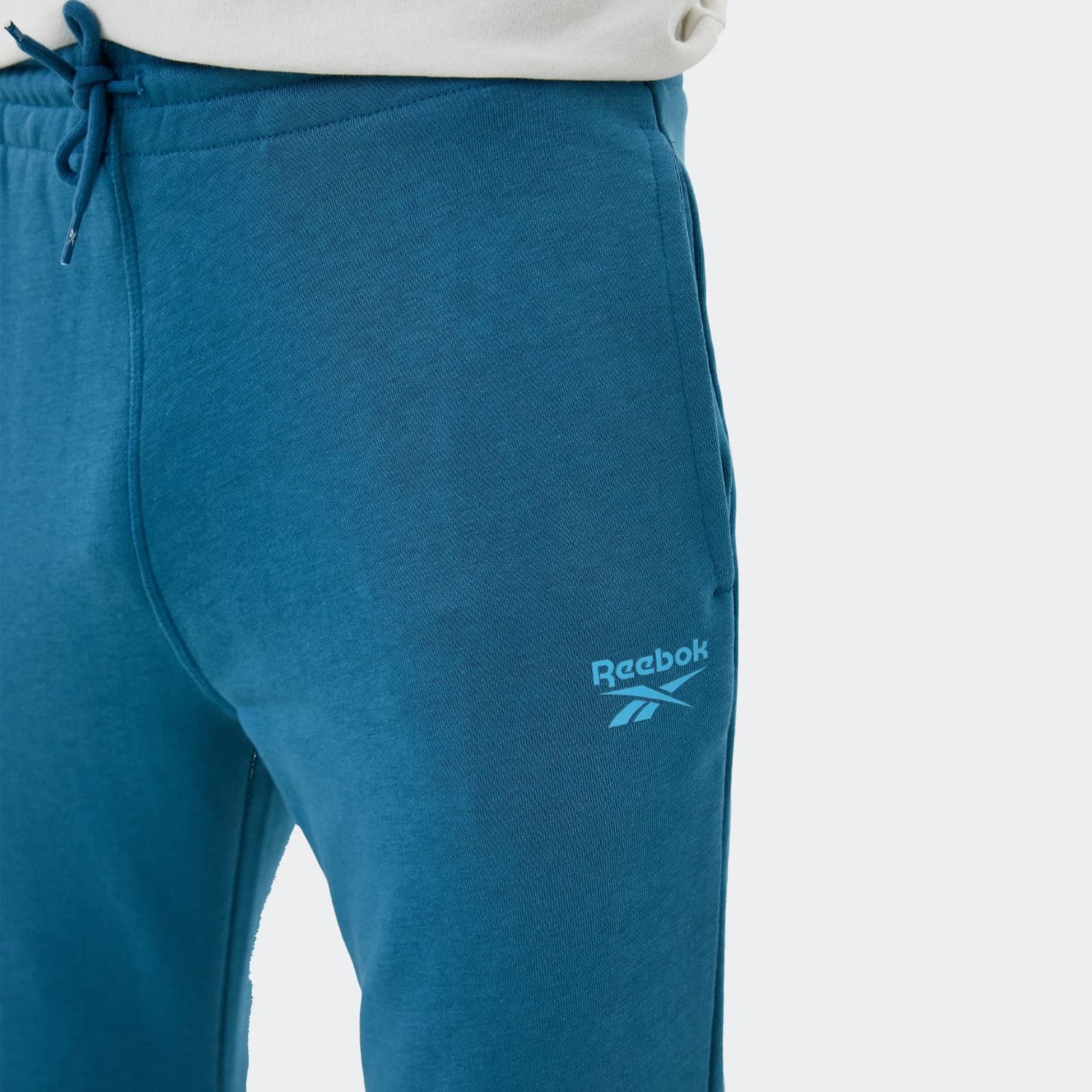 شلوار مردانه ریباک مدل Men’s trousers RI FT LEFT LEG JOGGER — تصویر ۷