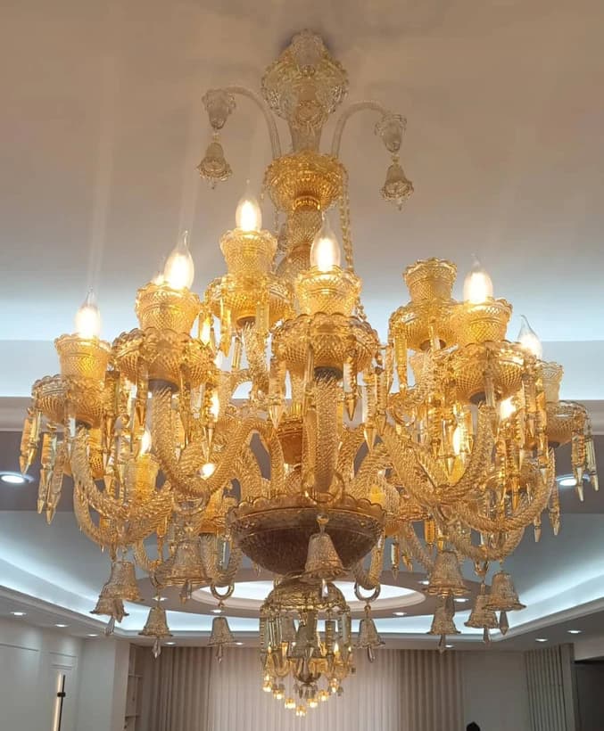 لوستر کریستالی ۱۸ شاخه باکارات رنگ عسلی — تصویر ۲
