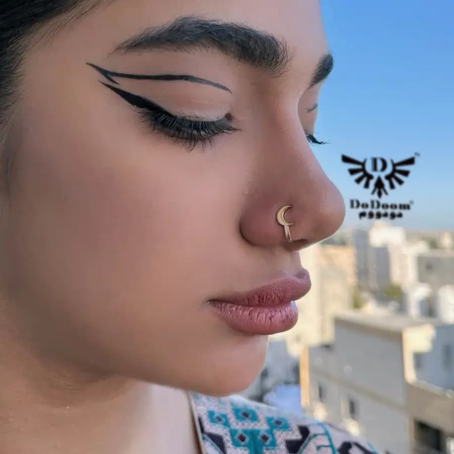 پیرسینگ بینی ماه P04 — تصویر ۲