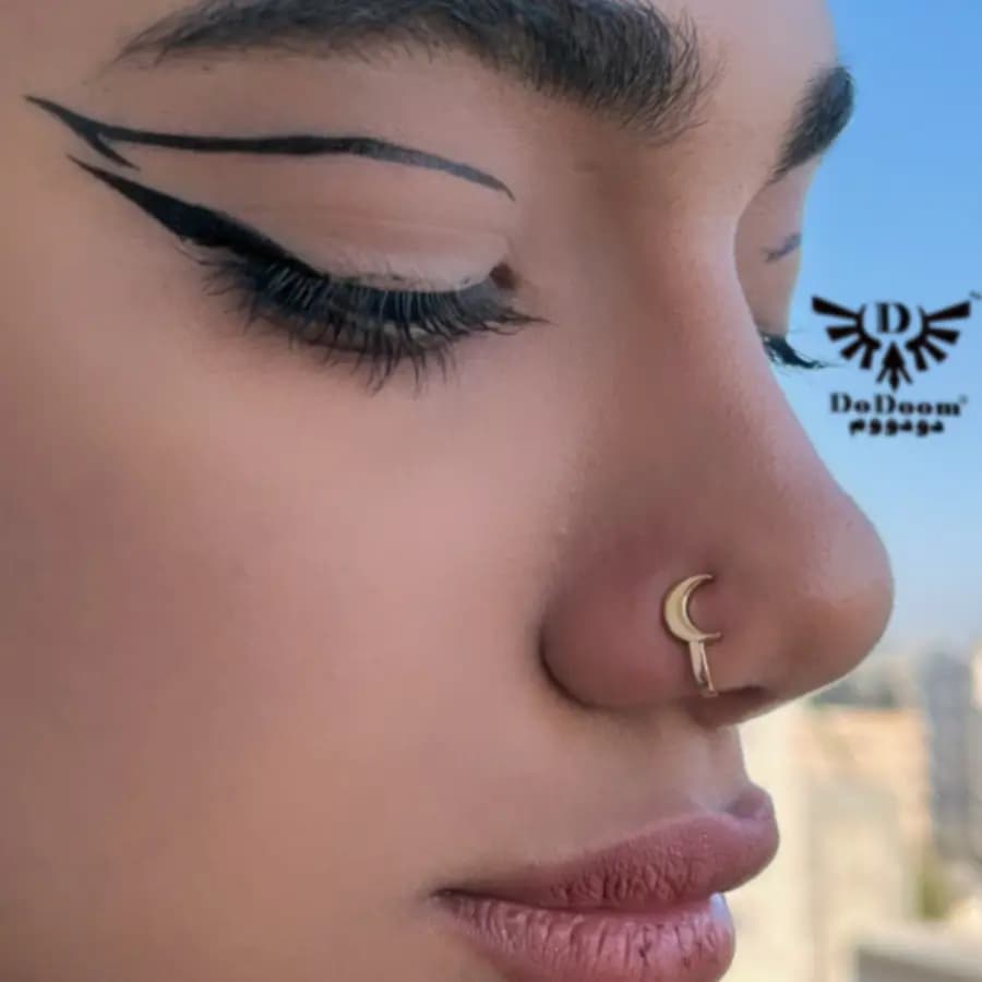 پیرسینگ بینی ماه P04 — تصویر ۳