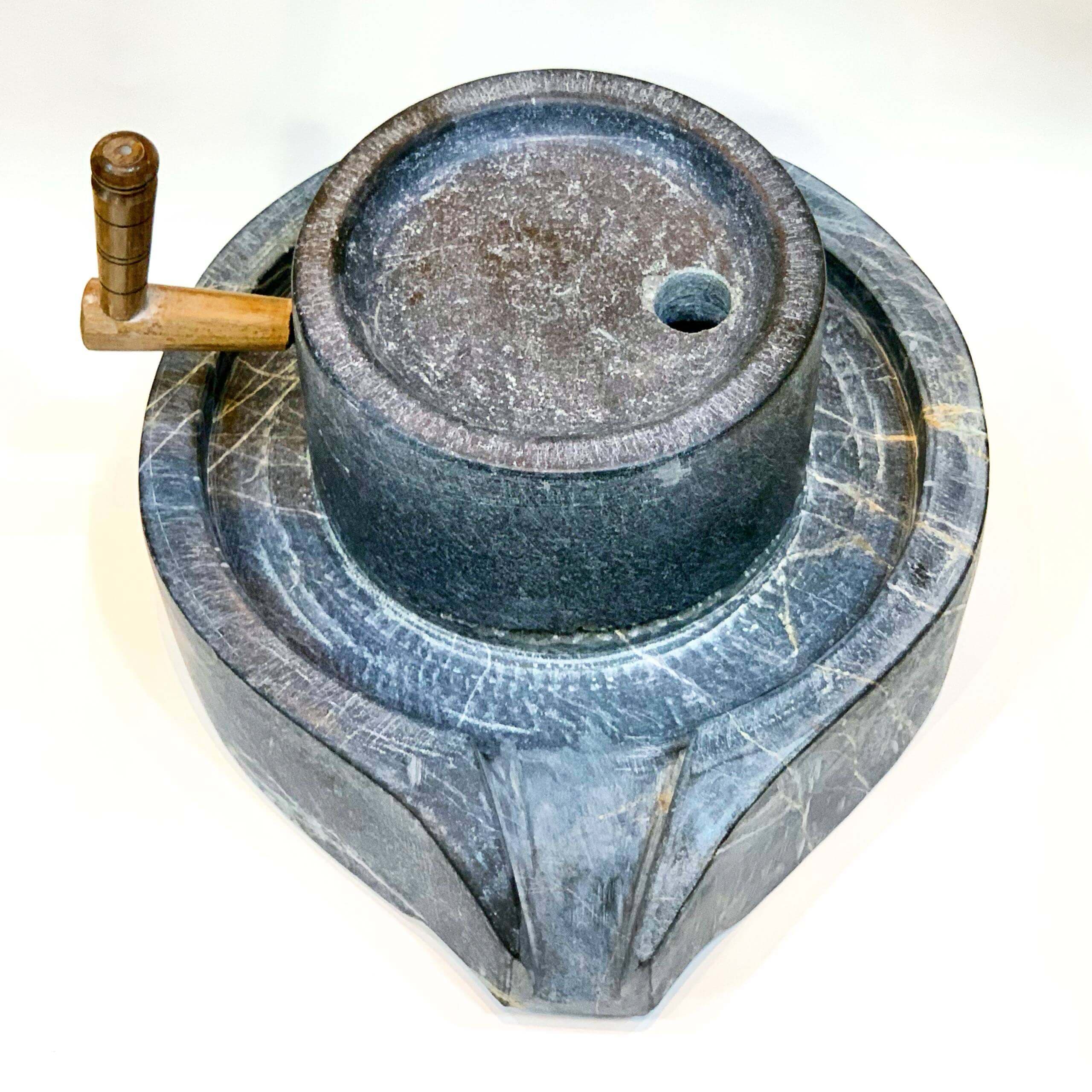 آسیاب سنگی سیاه سنگ — تصویر ۴