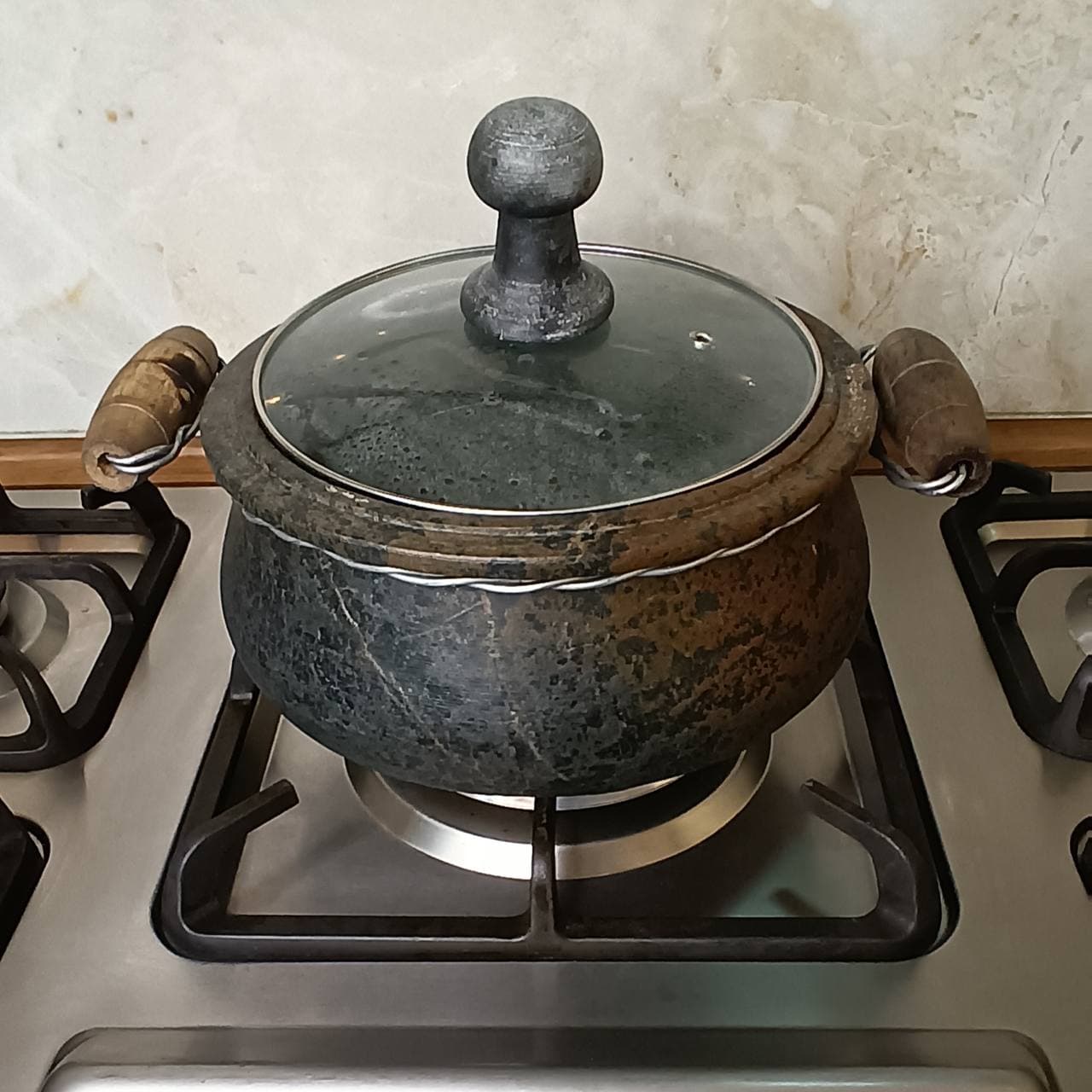 دیگ سنگ و سیم — تصویر ۳