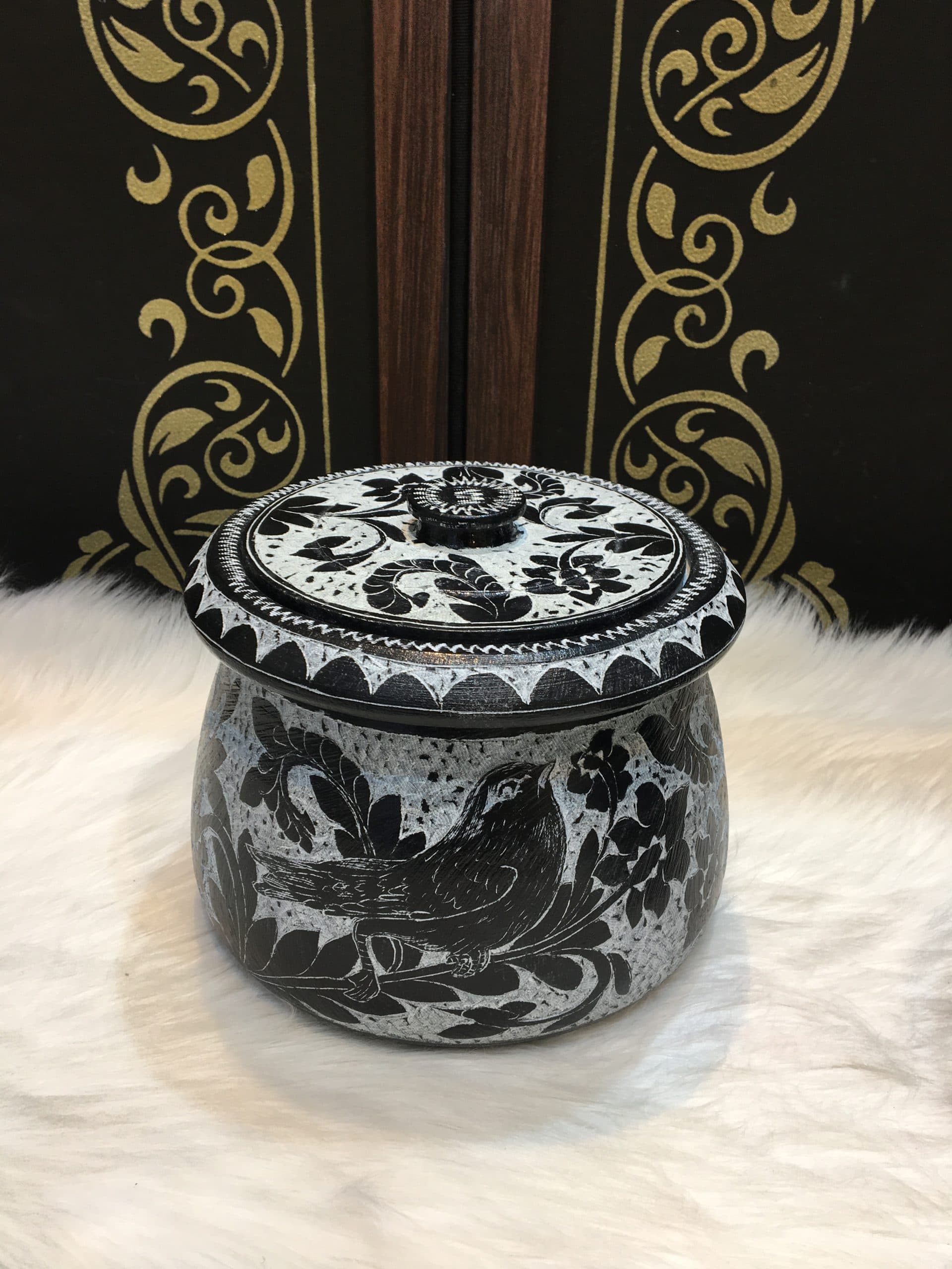 دیگ سنگی طرح گل و پرنده — تصویر ۵