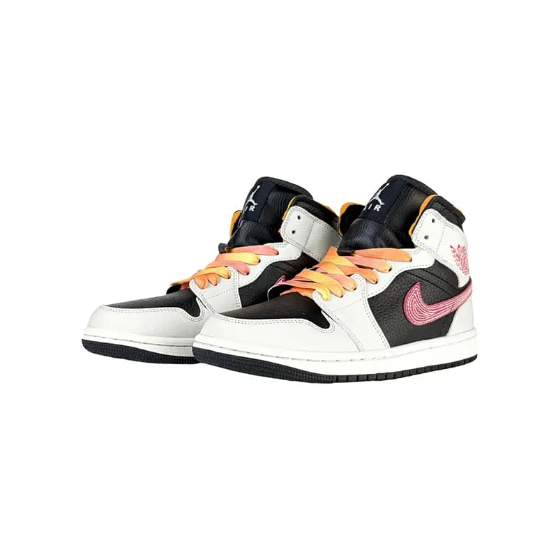 کتانی زنانه و مردانه برند نایکی مدل Air Jordan 1 رنگ مشکی کرم — تصویر ۶