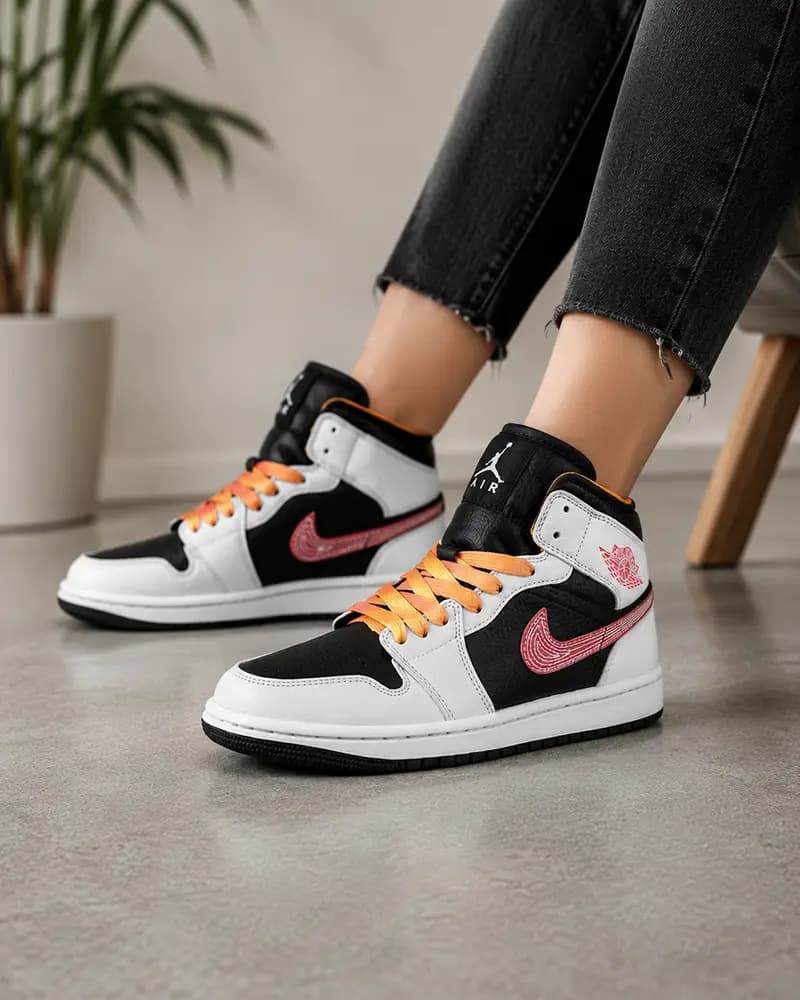 کتانی زنانه و مردانه برند نایکی مدل Air Jordan 1 رنگ مشکی کرم — تصویر ۸