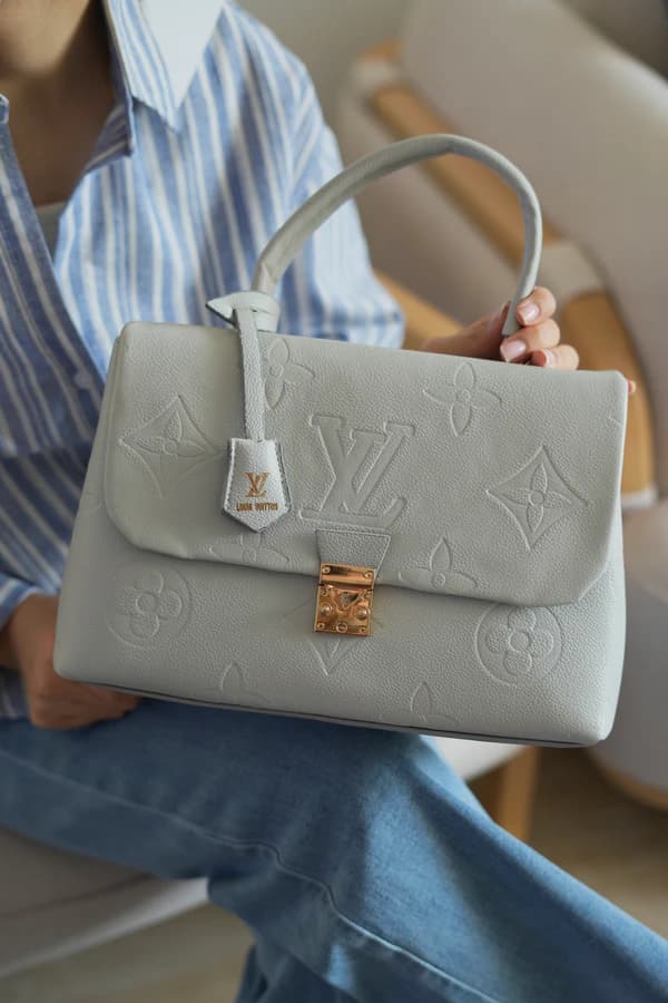 کیف دستی زنانه چرم صنعتی مدل ال وی تک دسته LV — تصویر ۴