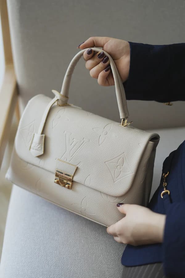 کیف دستی زنانه چرم صنعتی مدل ال وی تک دسته LV — تصویر ۶