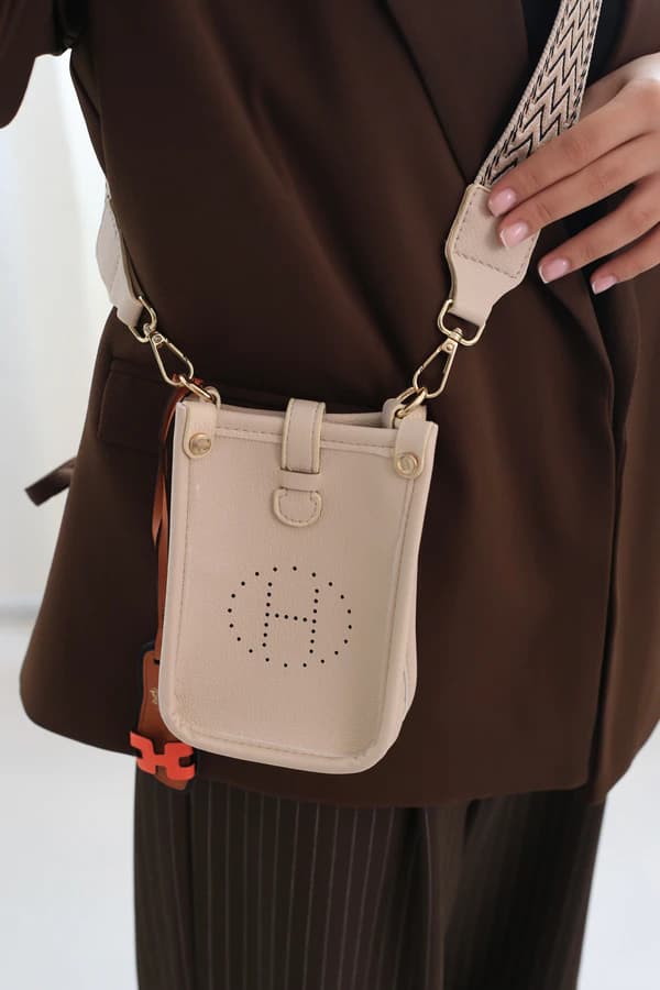 کیف دوشی پاسپورتی زنانه مدل پ هرمس کوچک — تصویر ۹